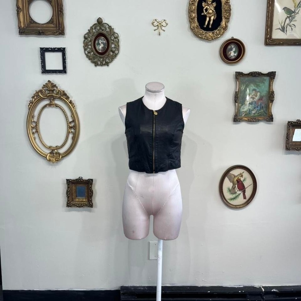 Vintage Black Leather Zip-Up Vest – Cropped Moto Style